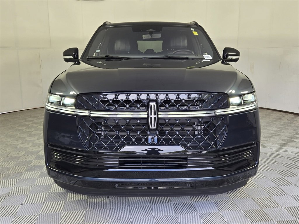 Used 2025 Lincoln Navigator L Reserve w/ Jet Appearance Package image 3