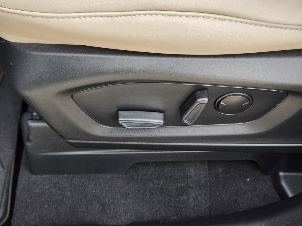 Used 2023 Ford Explorer XLT w/ Equipment Group 202A image 22