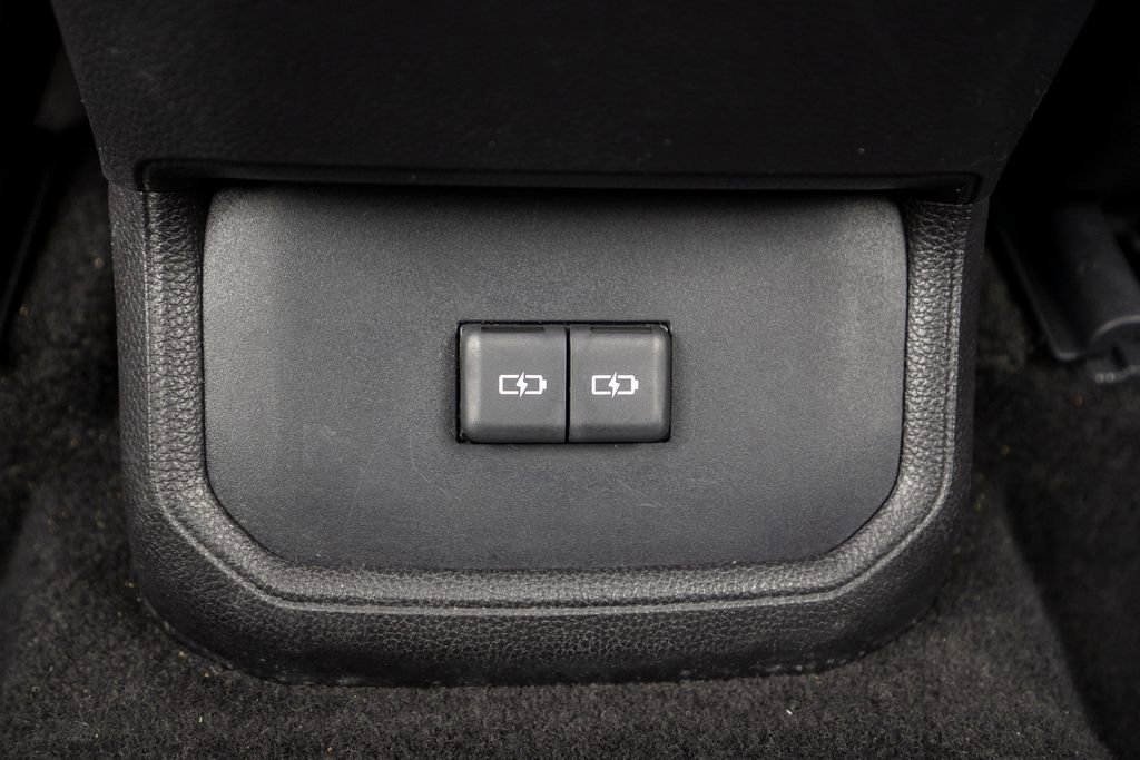 Used 2023 Toyota Highlander L image 32