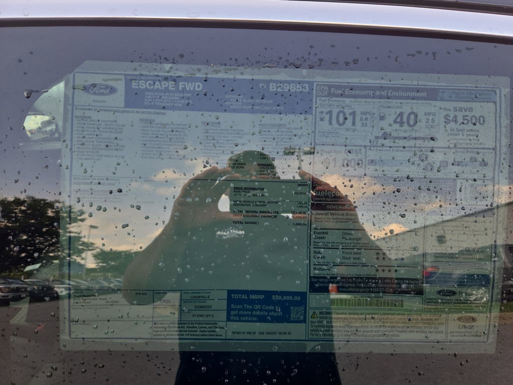 New 2025 Ford Escape SE image 30