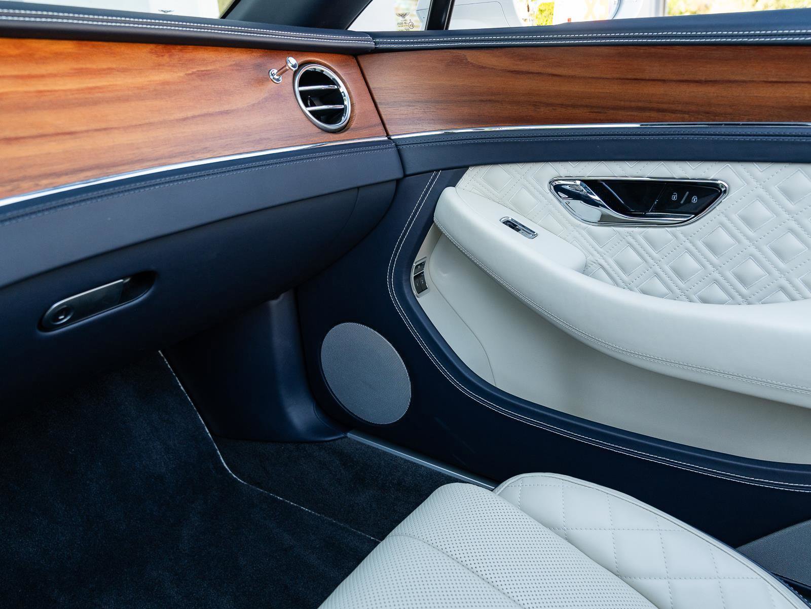 Used 2022 Bentley Continental GT image 36