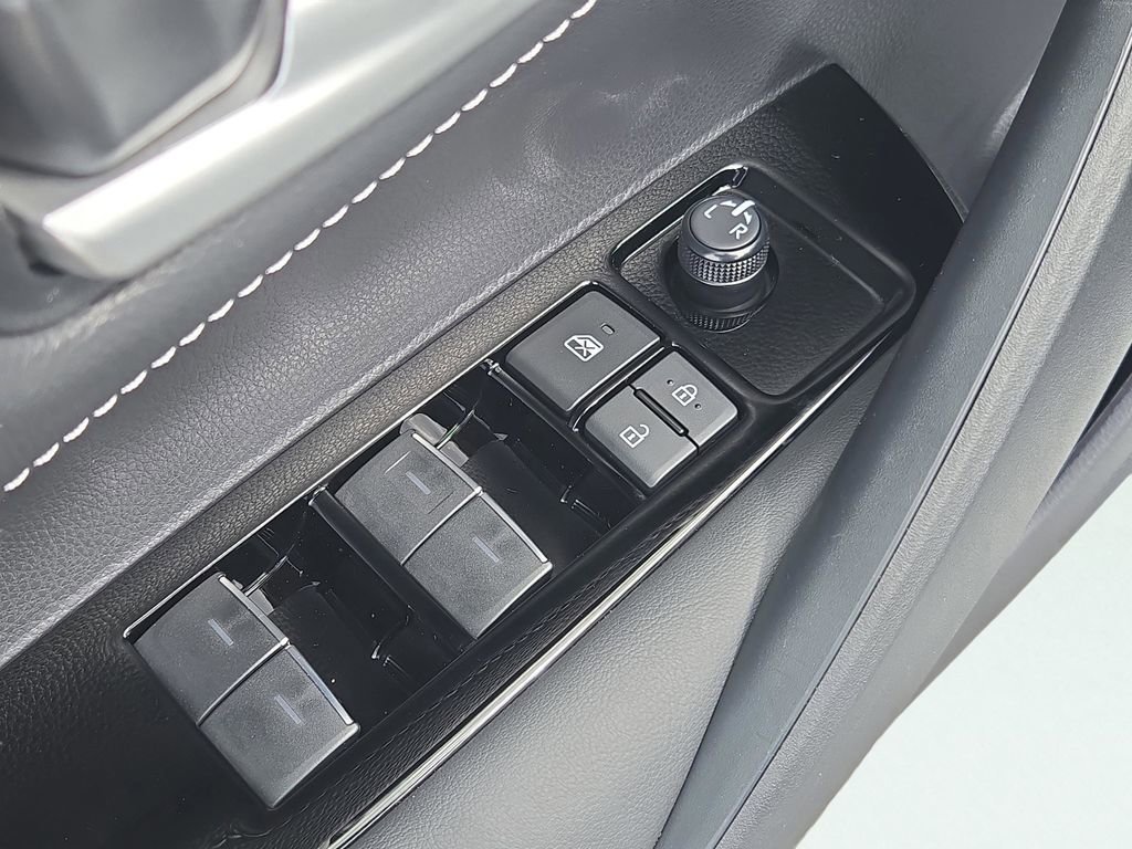Used 2025 Toyota Corolla SE image 16