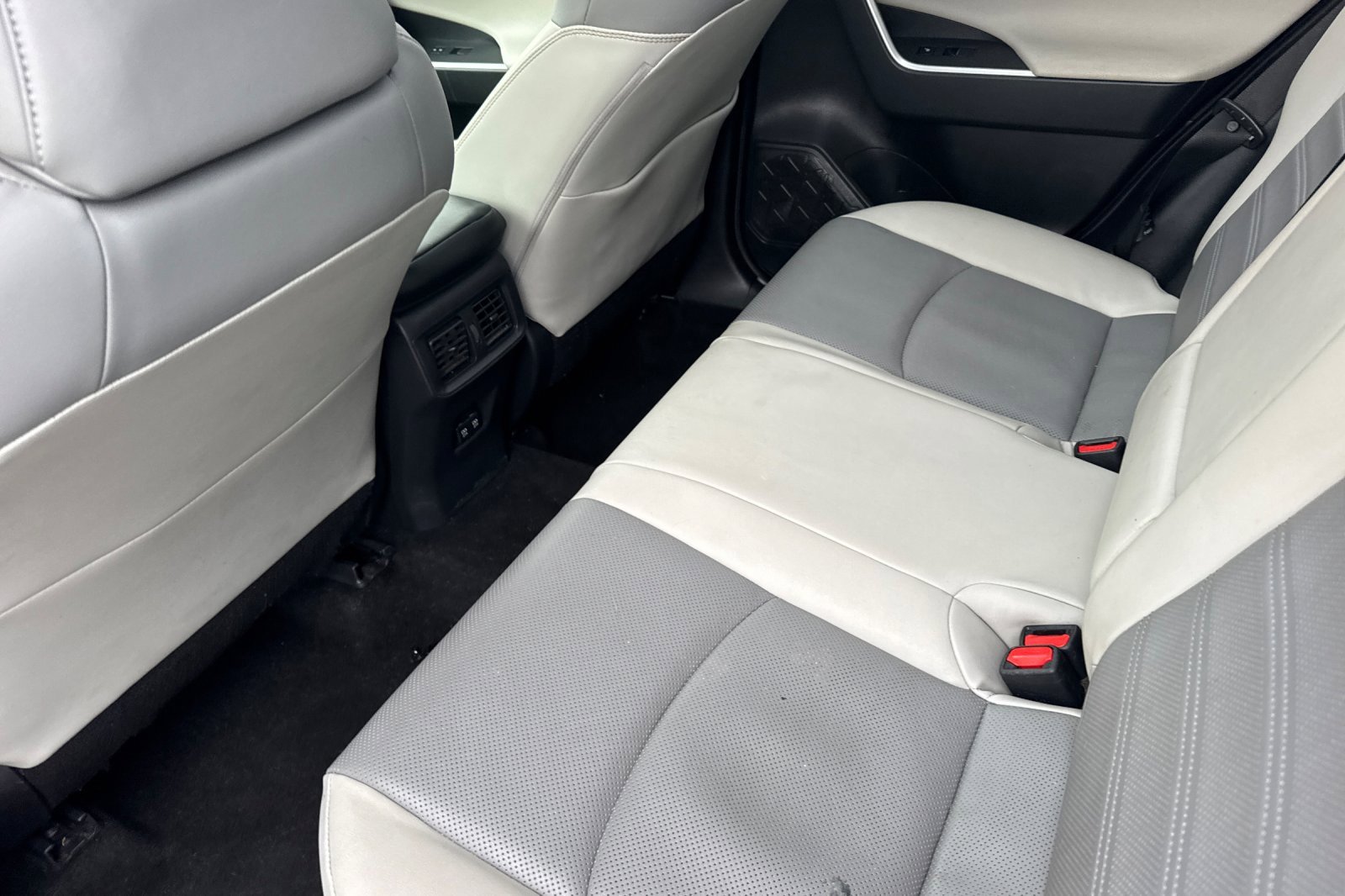 Used 2020 Toyota RAV4 Limited image 14