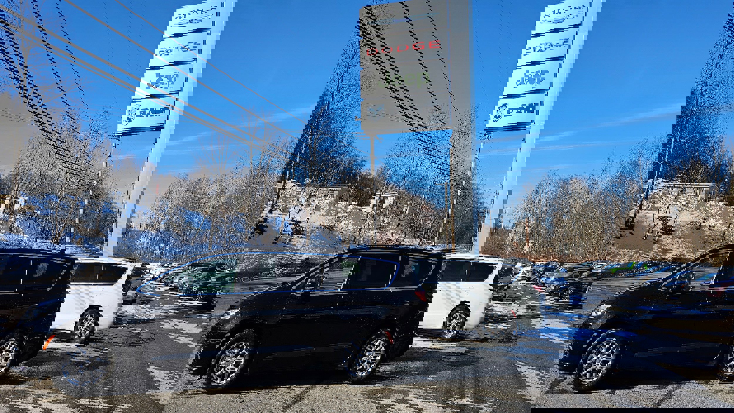 Used 2024 Chrysler Pacifica Touring-L image 36