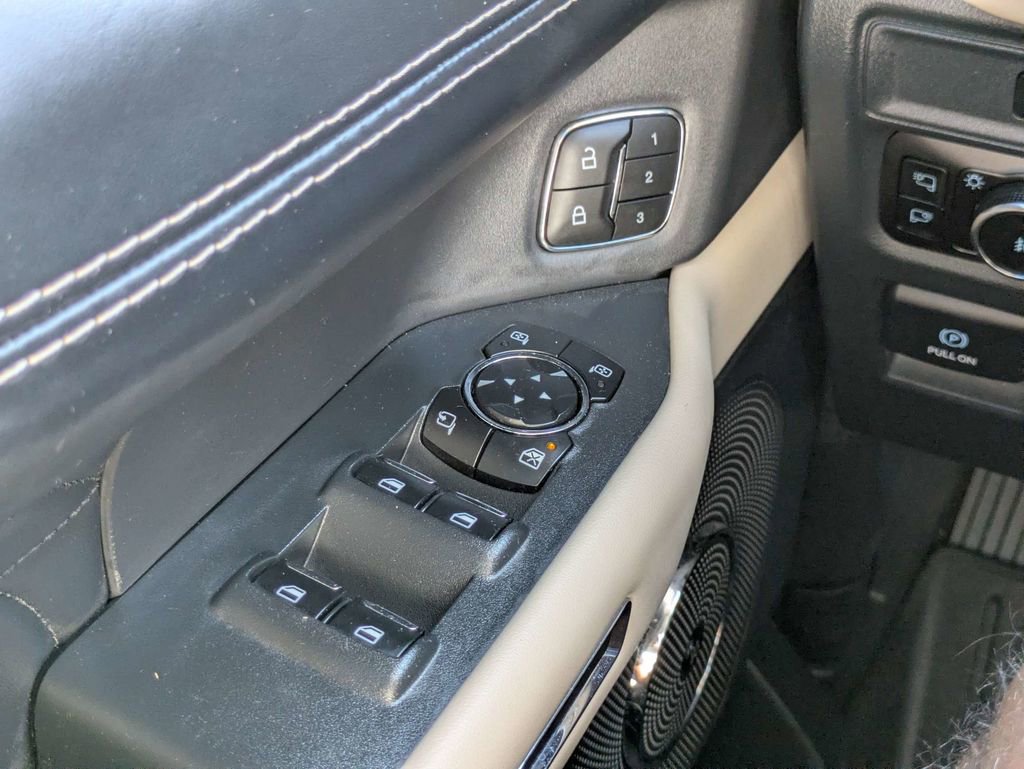Used 2023 Ford Expedition Max Platinum RWD image 27
