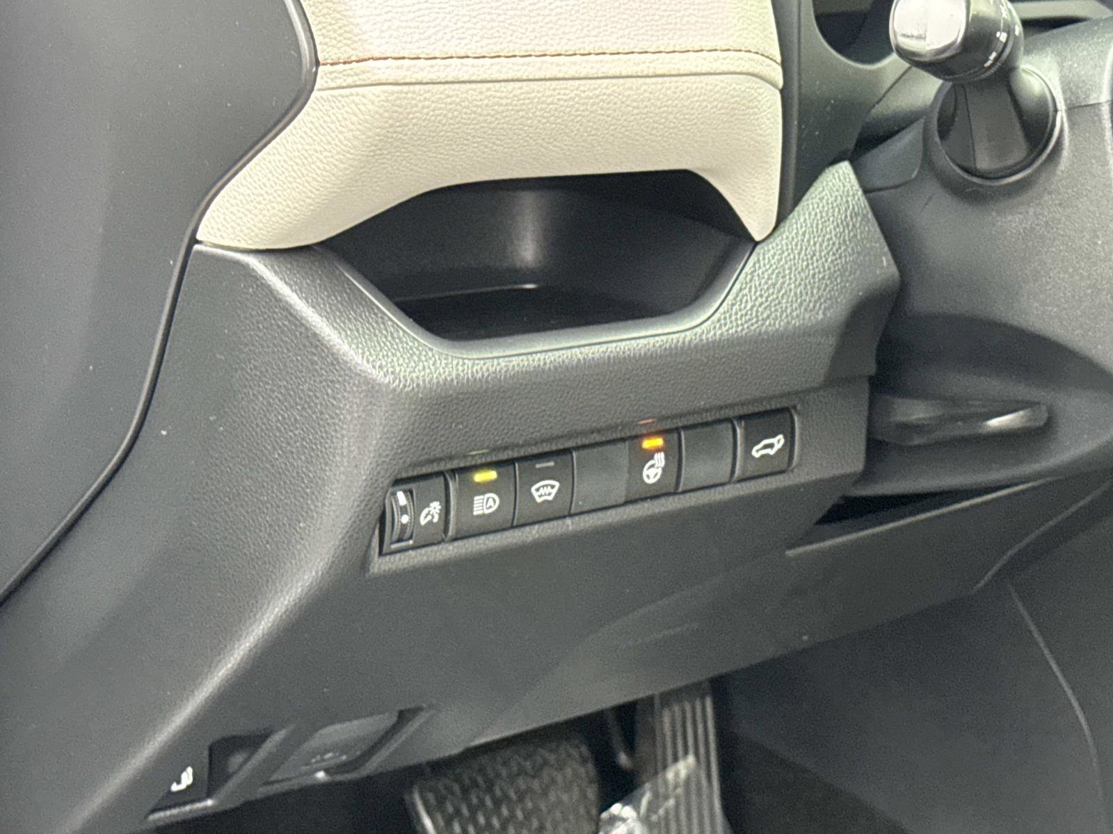 Used 2023 Toyota RAV4 XLE Premium image 13