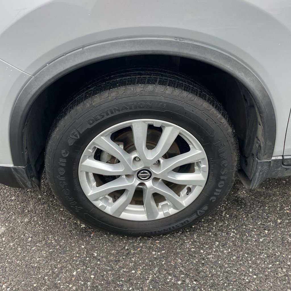 Used 2020 Nissan Rogue SV image 11