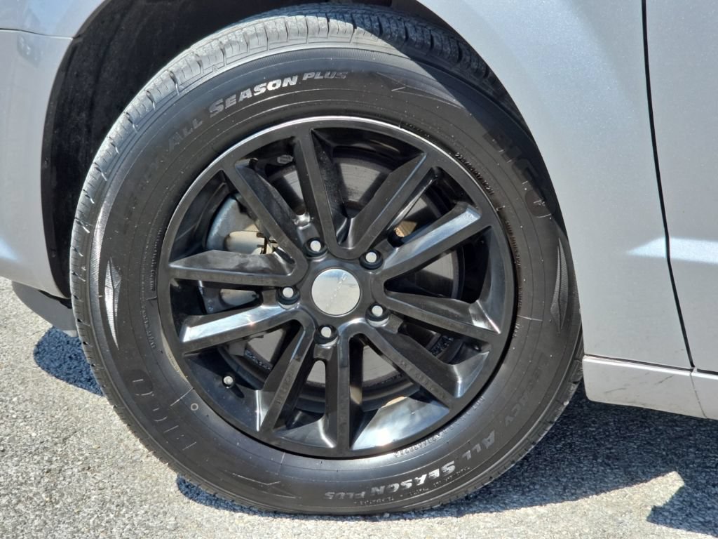 Certified 2019 Dodge Grand Caravan SXT FWD image 10