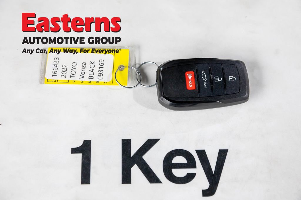 Used 2022 Toyota Venza LE image 24