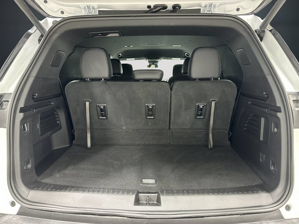 Used 2025 Chevrolet Traverse LT w/ Driver Confidence Package FWD image 12