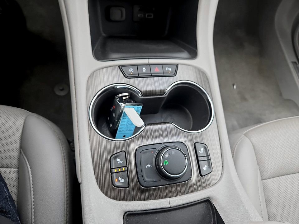 Used 2023 GMC Acadia SLT image 27