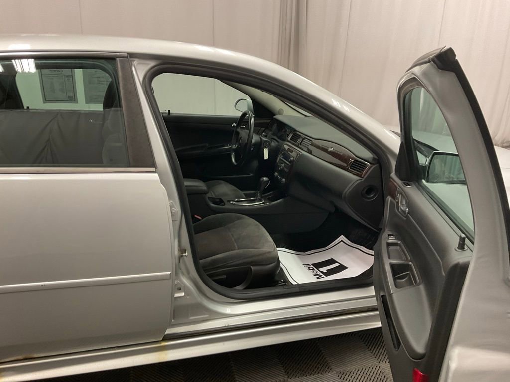 Used 2012 Chevrolet Impala LT w/ LT Sunroof Package image 16