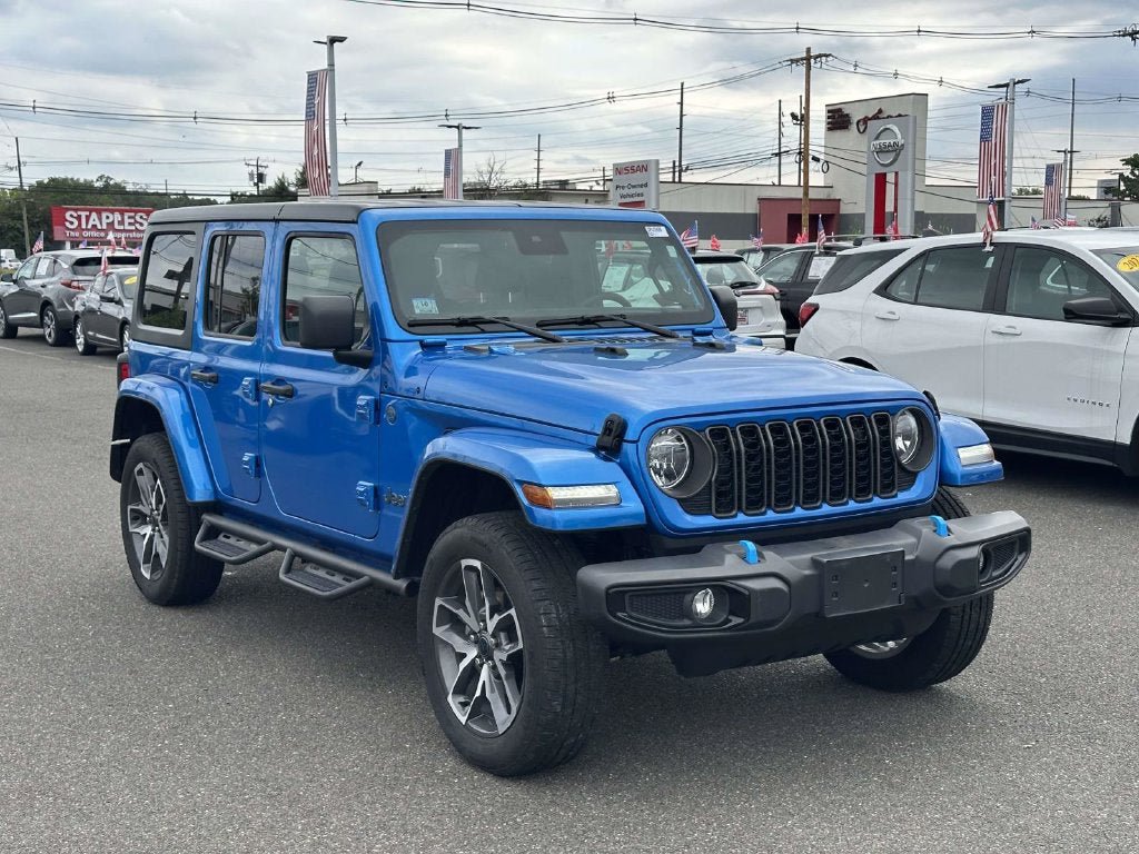 Used 2024 Jeep Wrangler Unlimited w/ Convenience Group AWD/4WD image 34