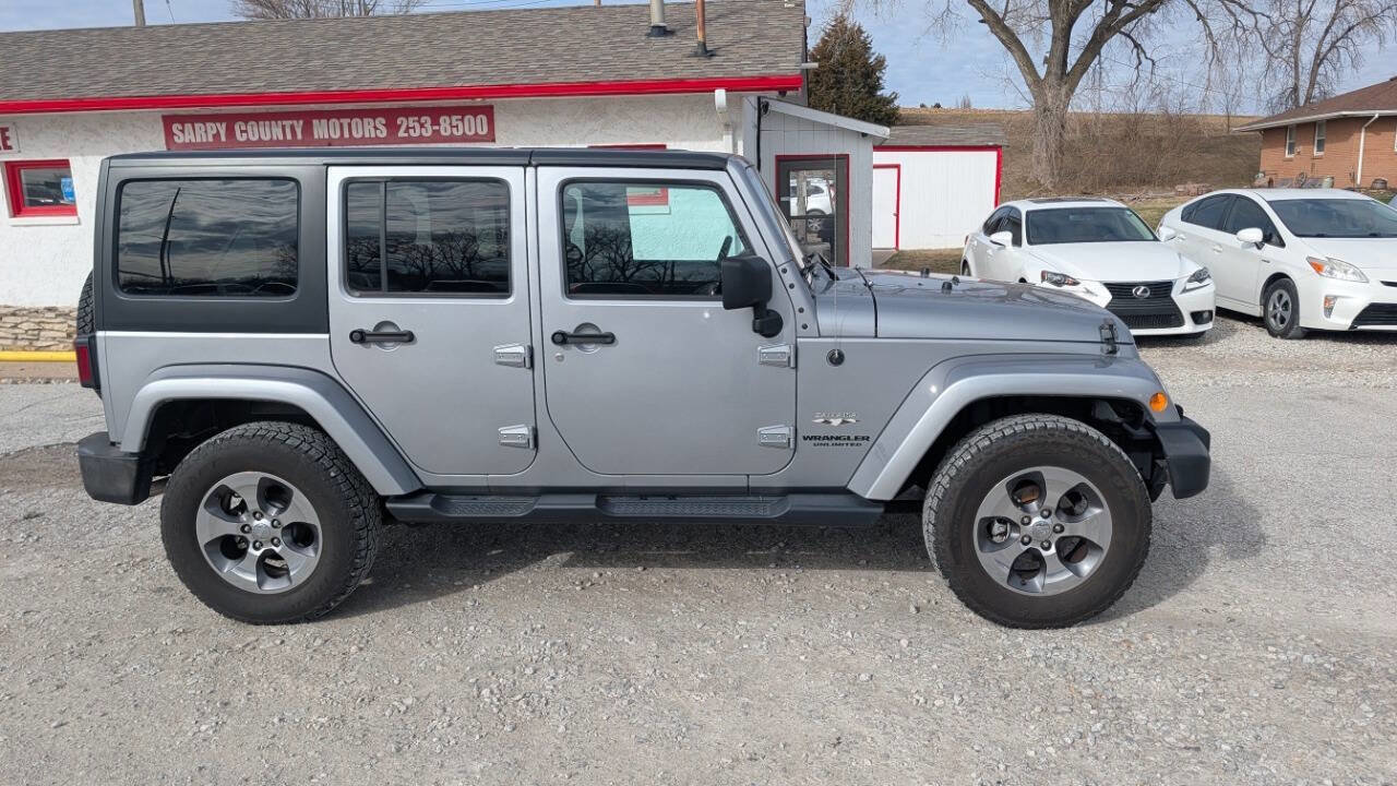 Used 2017 Jeep Wrangler Unlimited Sahara image 2