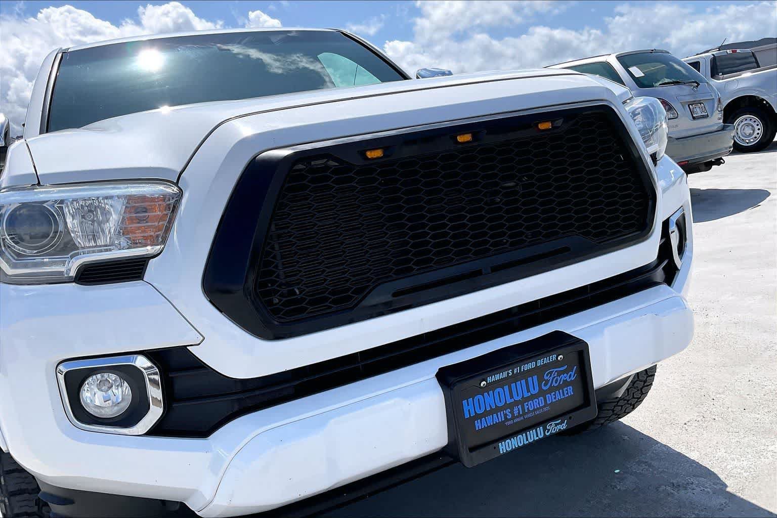 Used 2017 Toyota Tacoma Limited w/ Tow Package AWD/4WD image 33