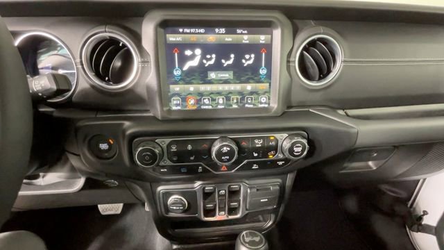 Used 2023 Jeep Wrangler Unlimited Sahara w/ Cold Weather Group AWD/4WD image 30