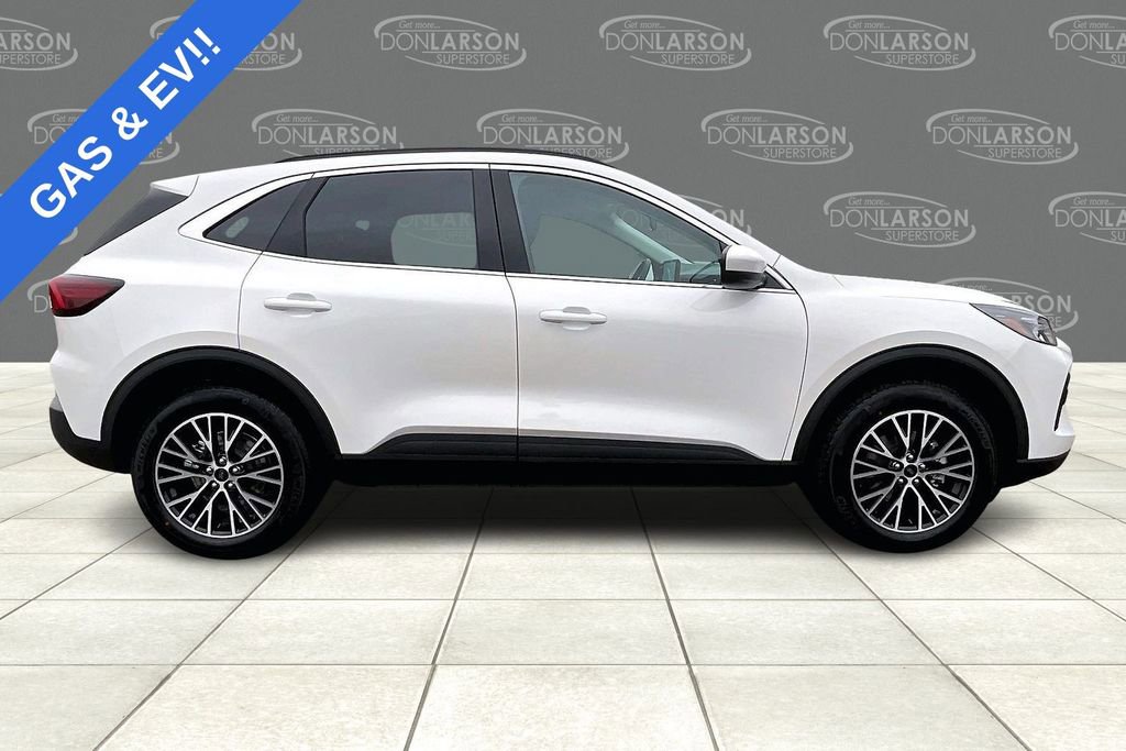 New 2026 Ford Escape SE w/ Class II Trailer Tow Package image 5