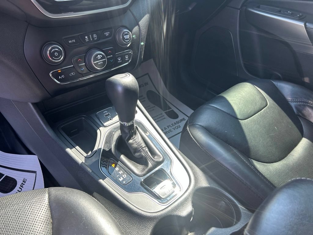 Used 2019 Jeep Cherokee Limited FWD image 30