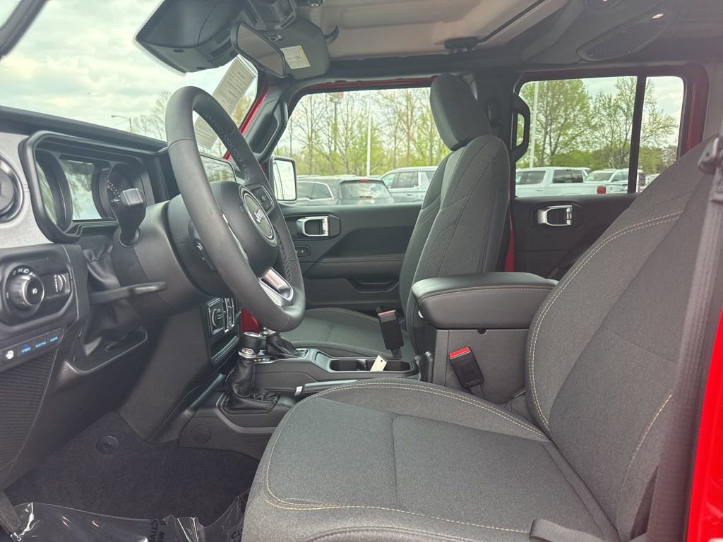 Used 2025 Jeep Wrangler Unlimited Sahara w/ Safety Group image 9