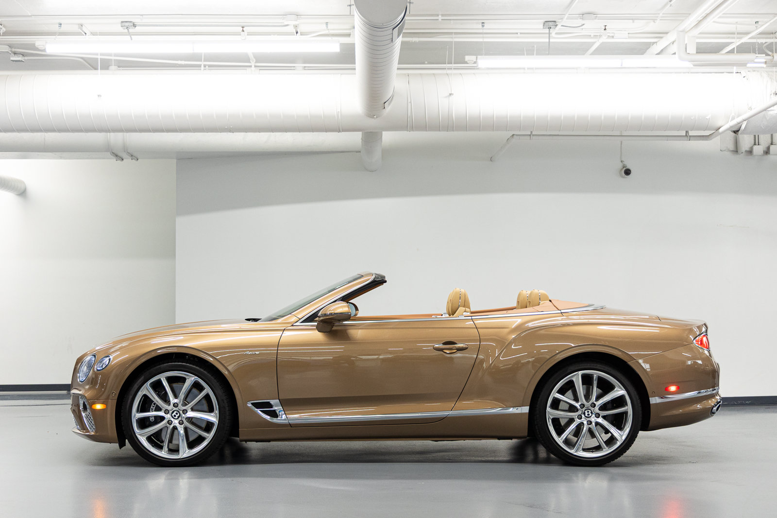 Used 2023 Bentley Continental GT Azure AWD/4WD image 3