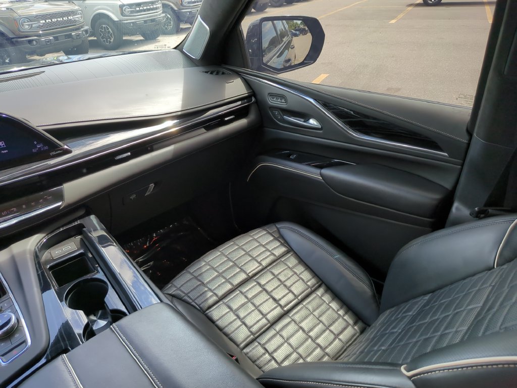 Used 2024 Cadillac Escalade ESV V AWD/4WD image 20