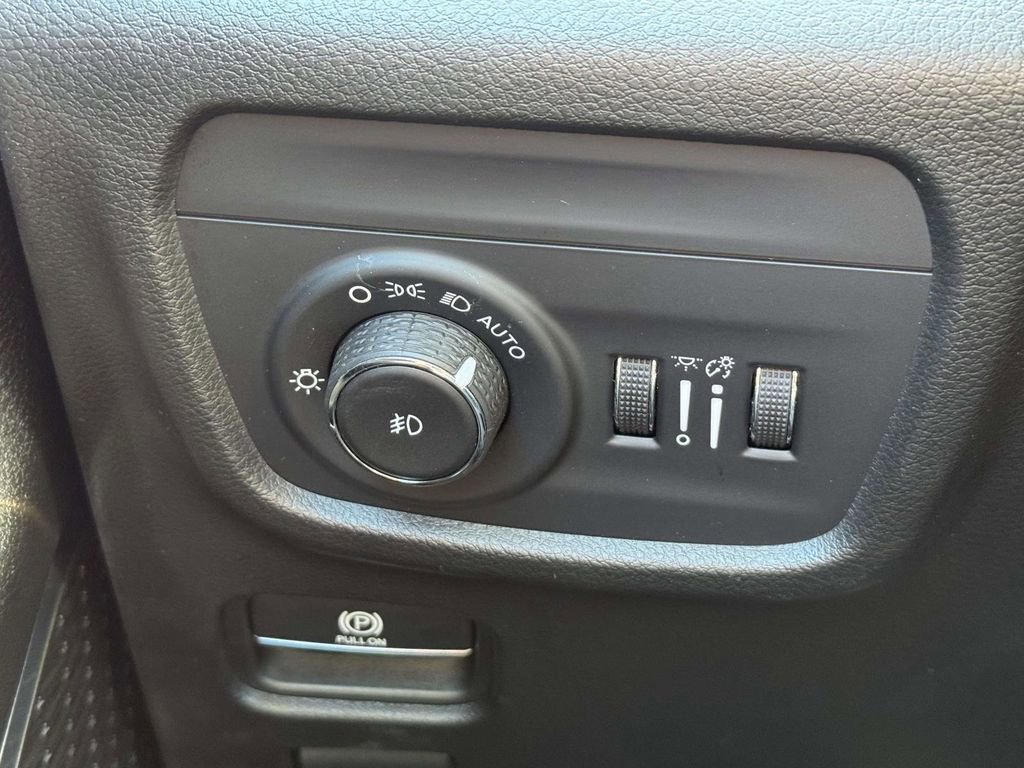 Used 2022 Jeep Grand Cherokee Overland image 24