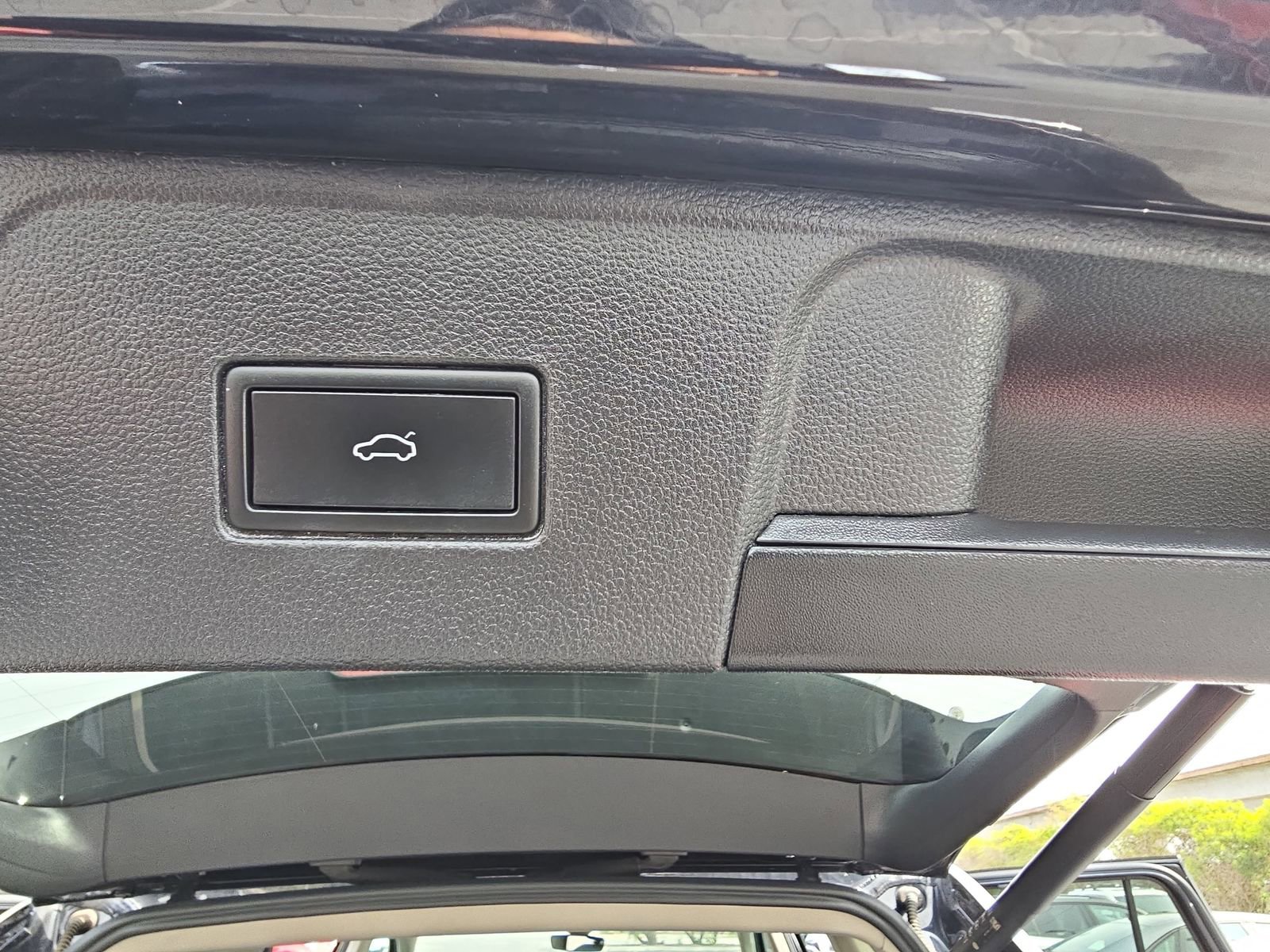 Used 2024 Volkswagen Atlas SE image 15