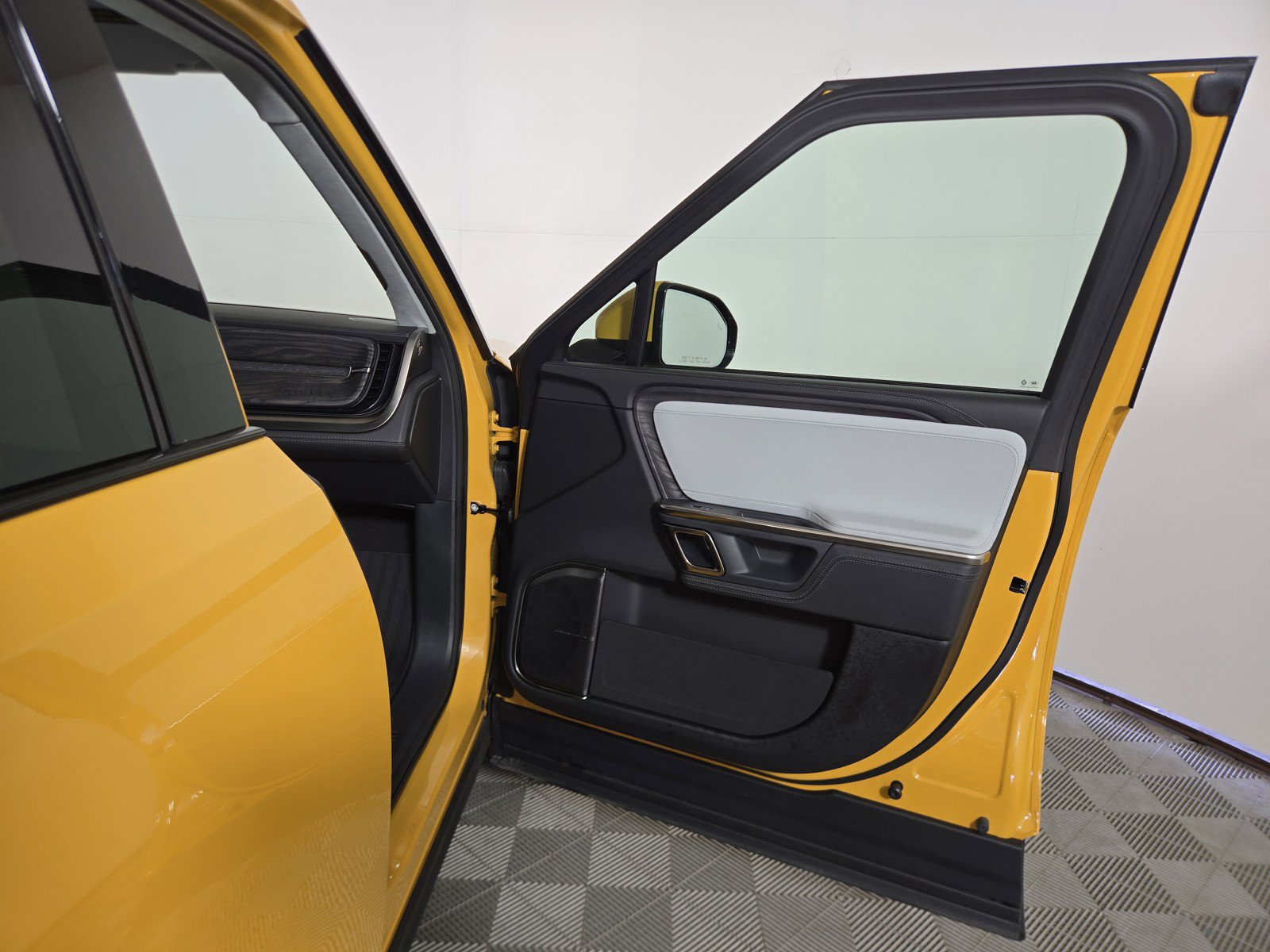 Used 2023 Rivian R1T Adventure AWD/4WD image 18