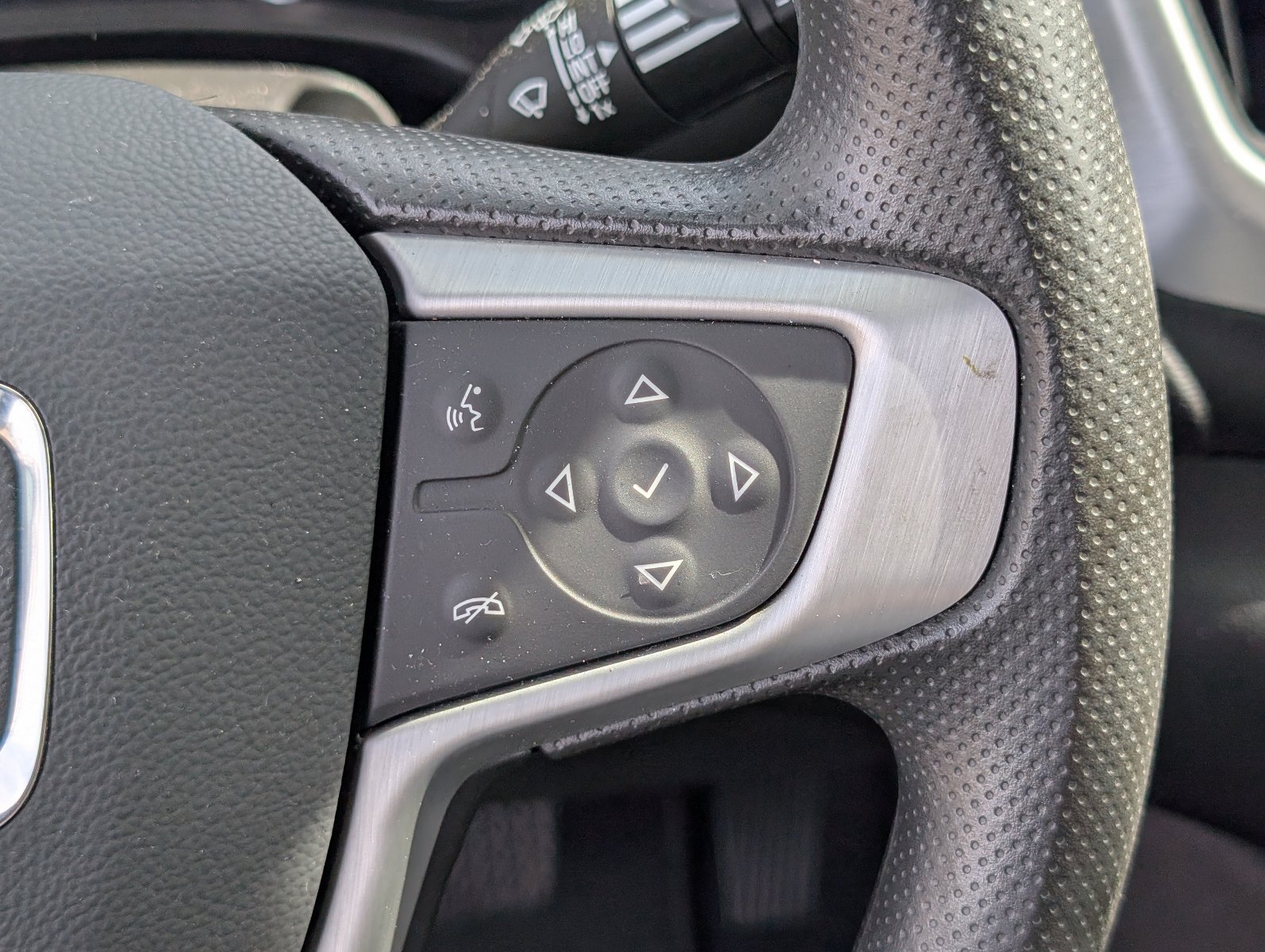 Used 2023 GMC Terrain SLE w/ Driver Convenience Package FWD image 24
