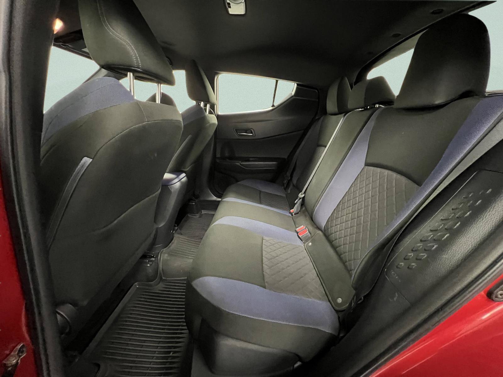 Used 2021 Toyota C-HR XLE FWD image 30