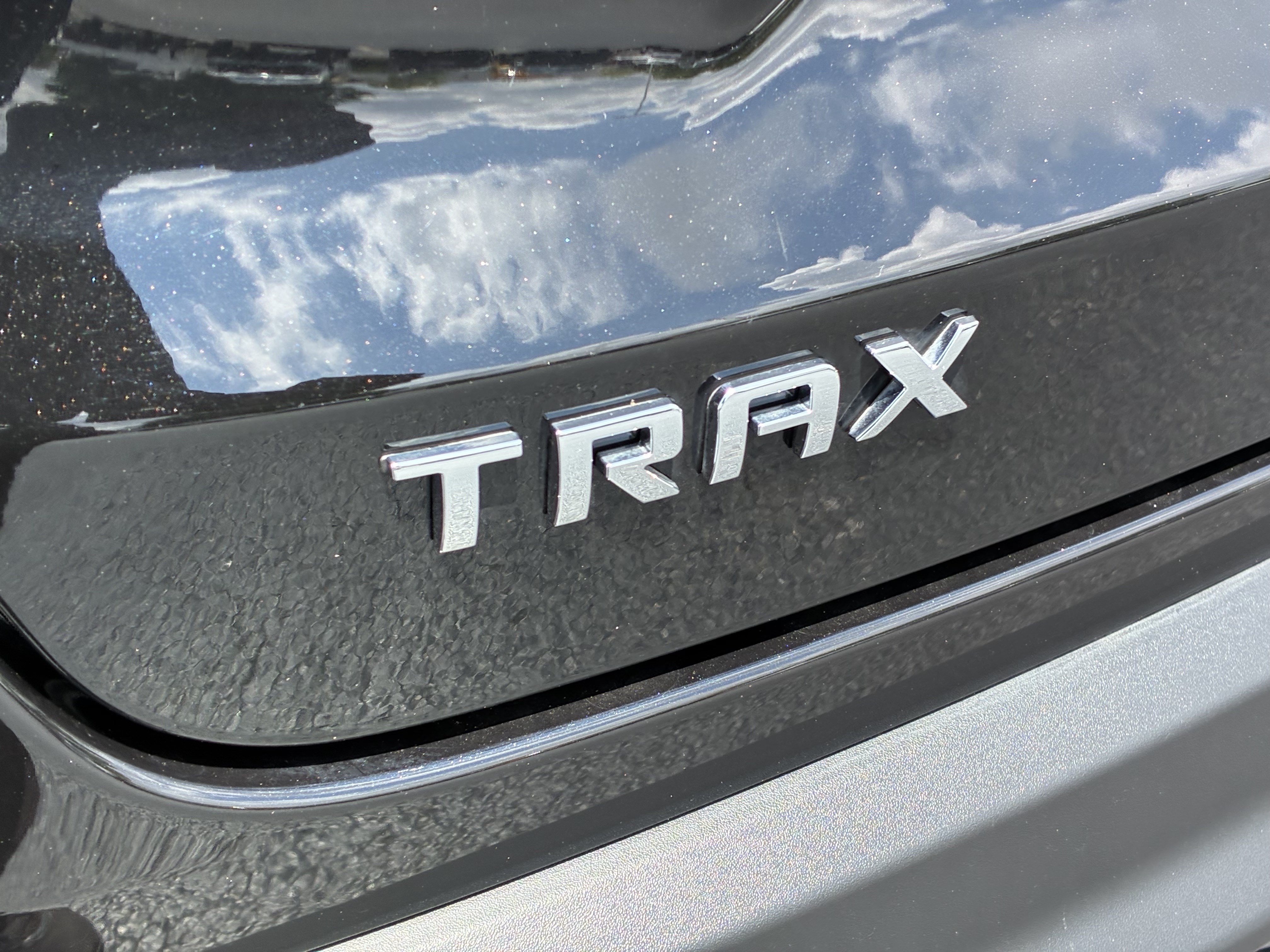 Used 2025 Chevrolet Trax LT FWD image 10