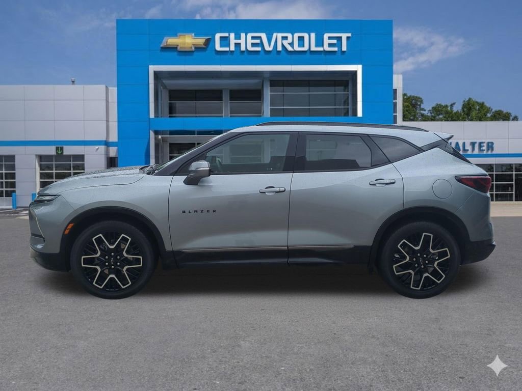 Used 2023 Chevrolet Blazer RS w/ Driver Confidence II Package FWD image 2