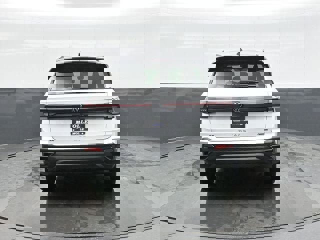 New 2026 Volkswagen Taos SE image 6