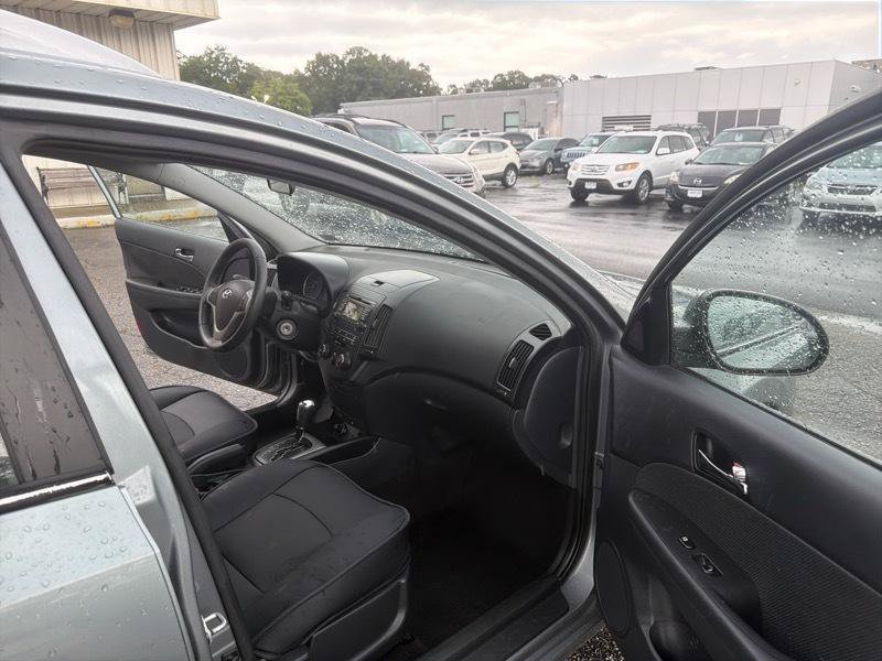 Used 2011 Hyundai Elantra FWD image 16