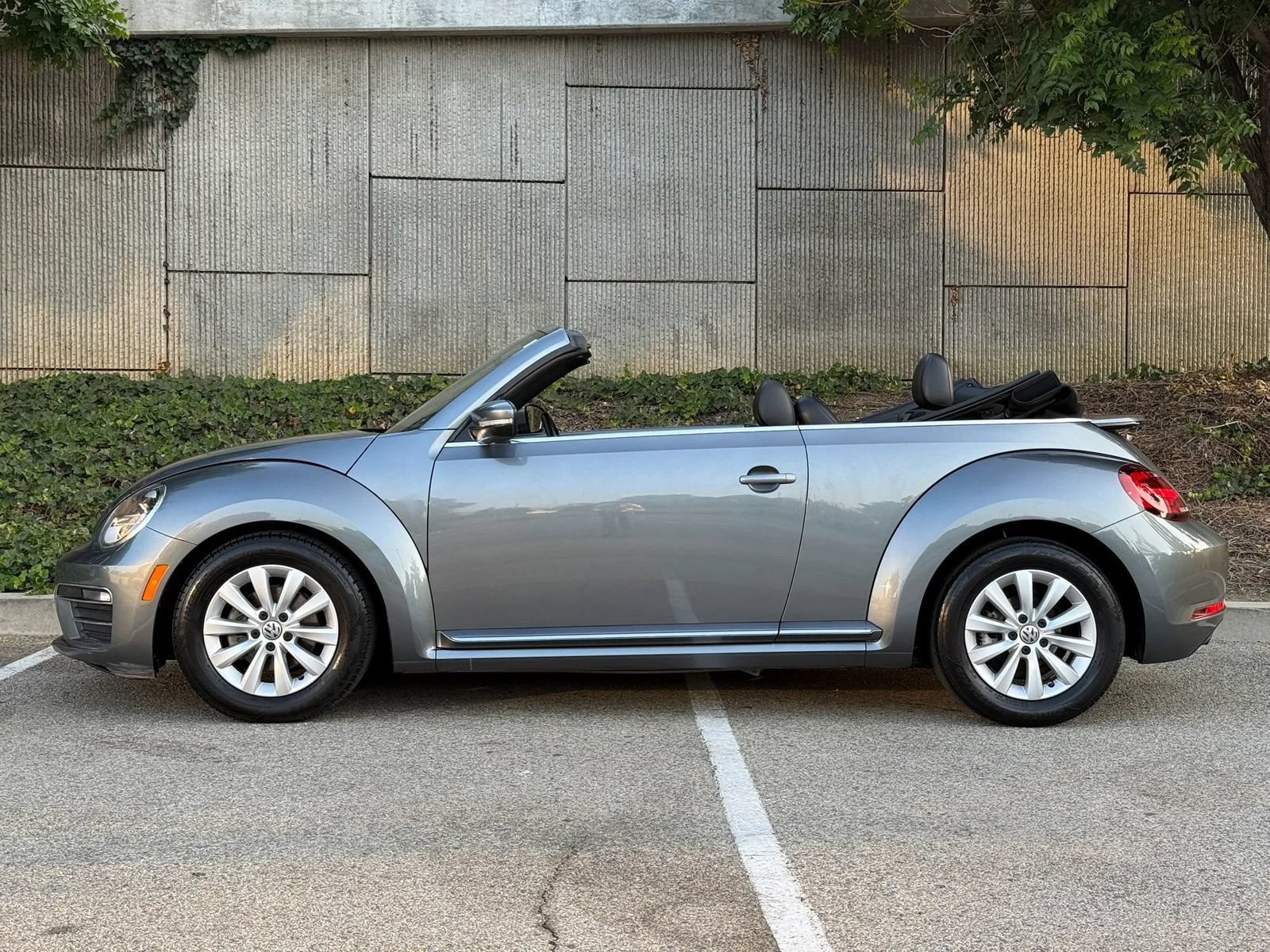 Used 2018 Volkswagen Beetle 2.0T Coast FWD image 13