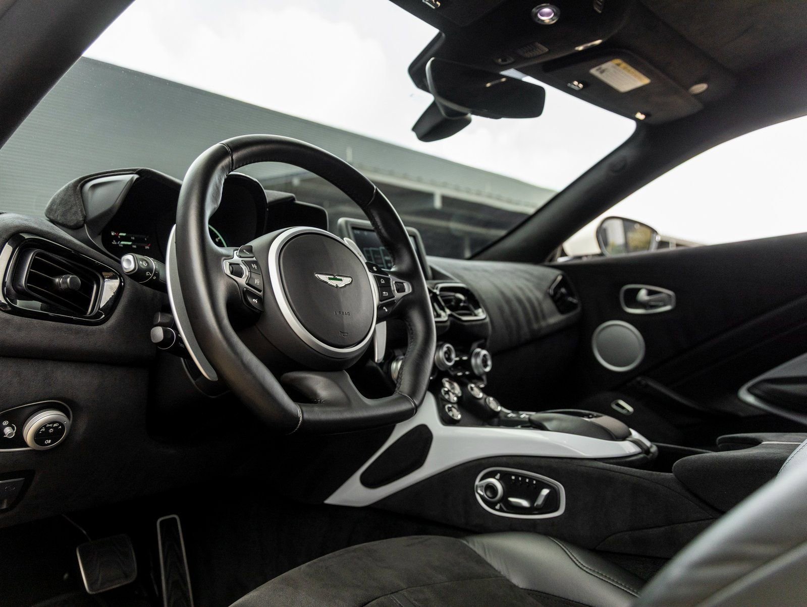 Used 2019 Aston Martin V8 Vantage Coupe image 24