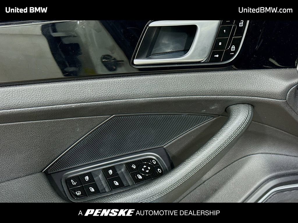 Used 2019 Porsche Panamera 4 image 3
