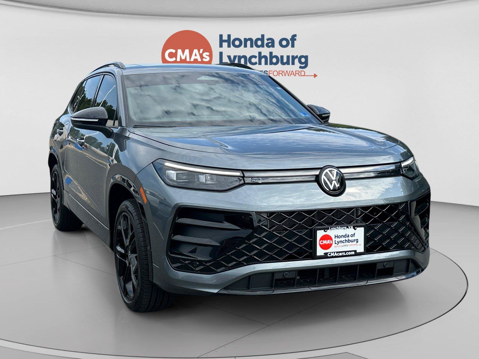 Used 2025 Volkswagen Tiguan SE R-Line AWD/4WD image 7