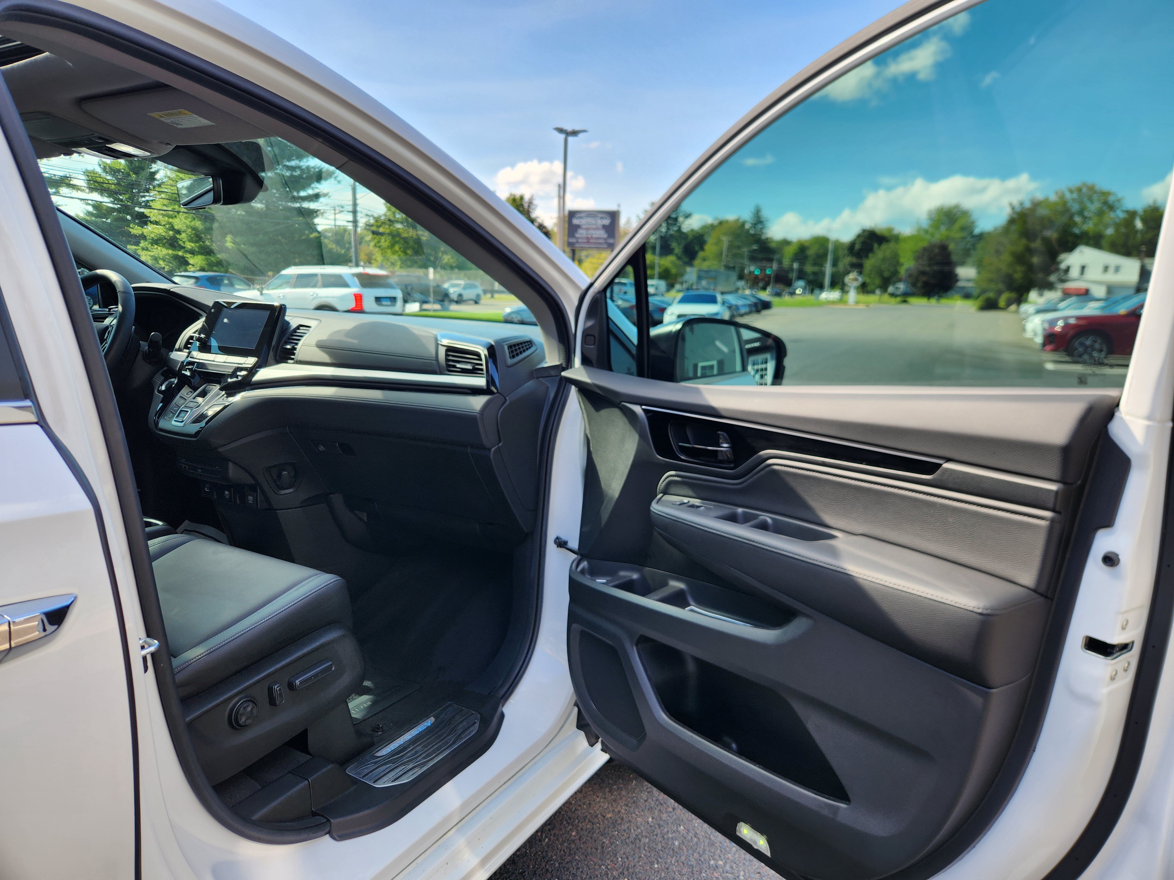 Used 2024 Honda Odyssey Touring image 32