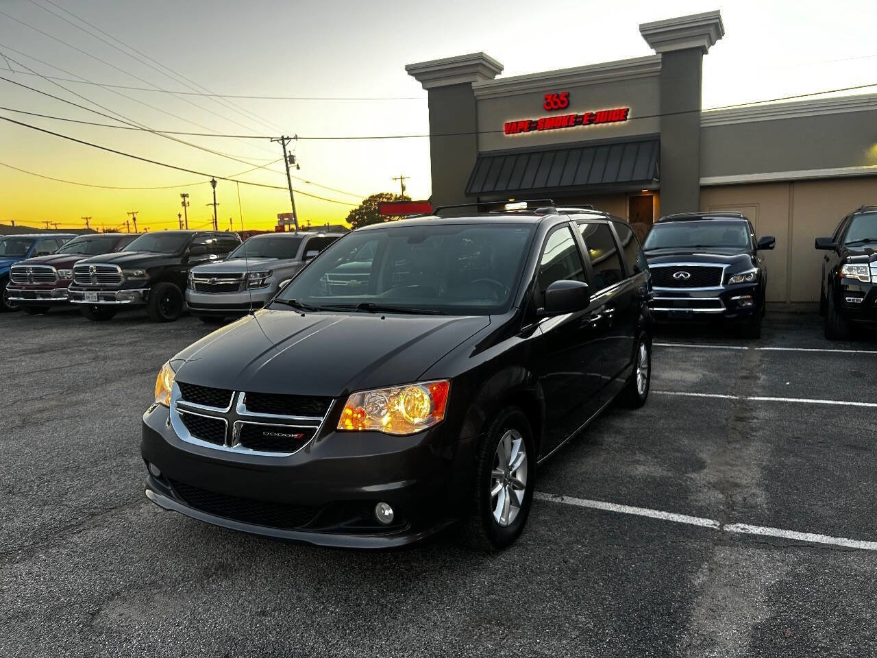 Used 2020 Dodge Grand Caravan SXT image 1