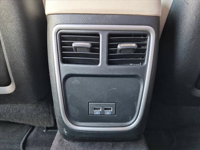 Used 2017 Chrysler 300 Limited RWD image 16