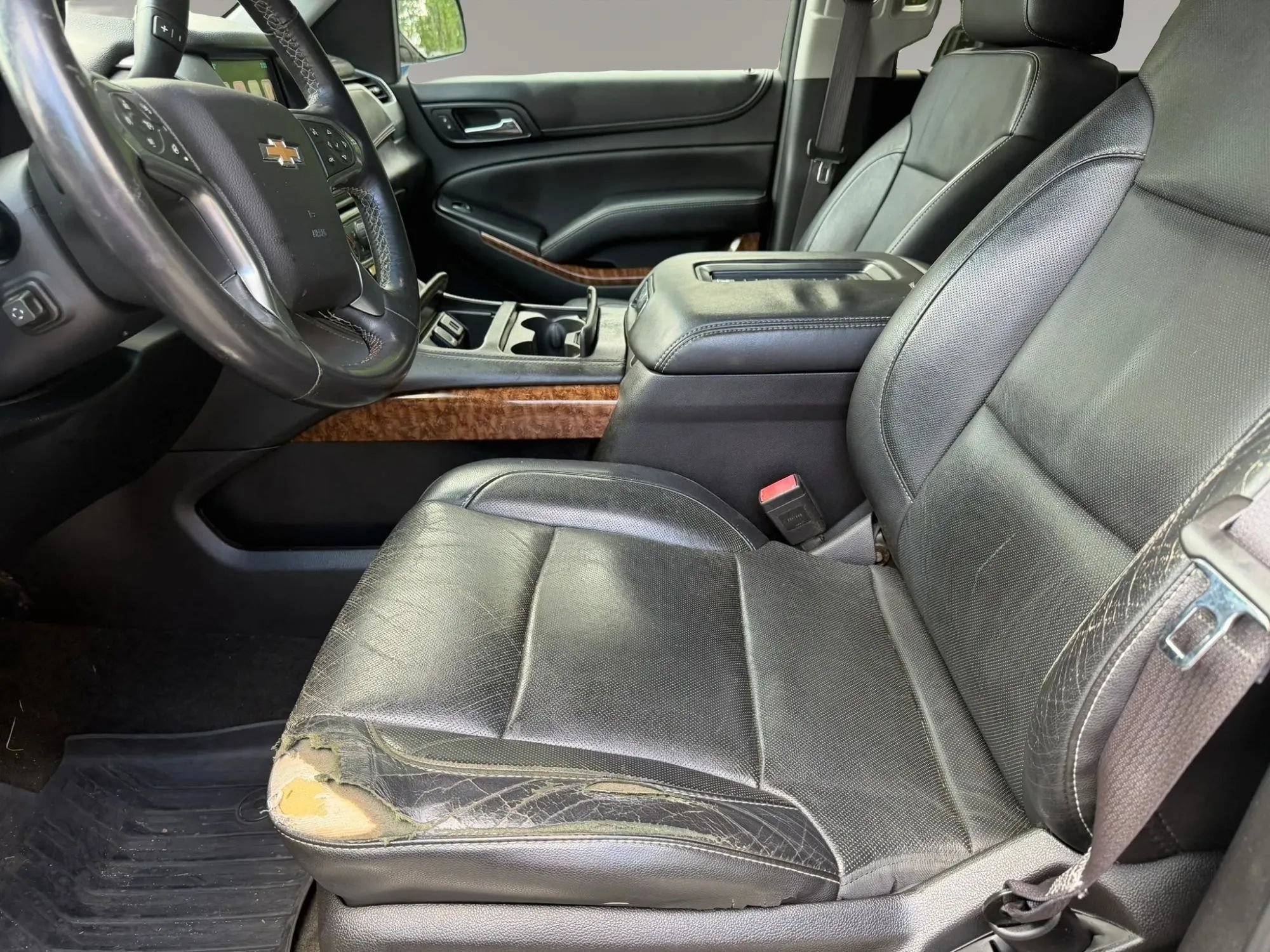 Used 2015 Chevrolet Suburban LTZ RWD image 6