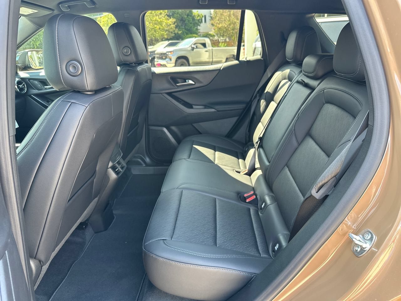 New 2027 Chevrolet Equinox LT w/ Convenience Package II FWD image 23