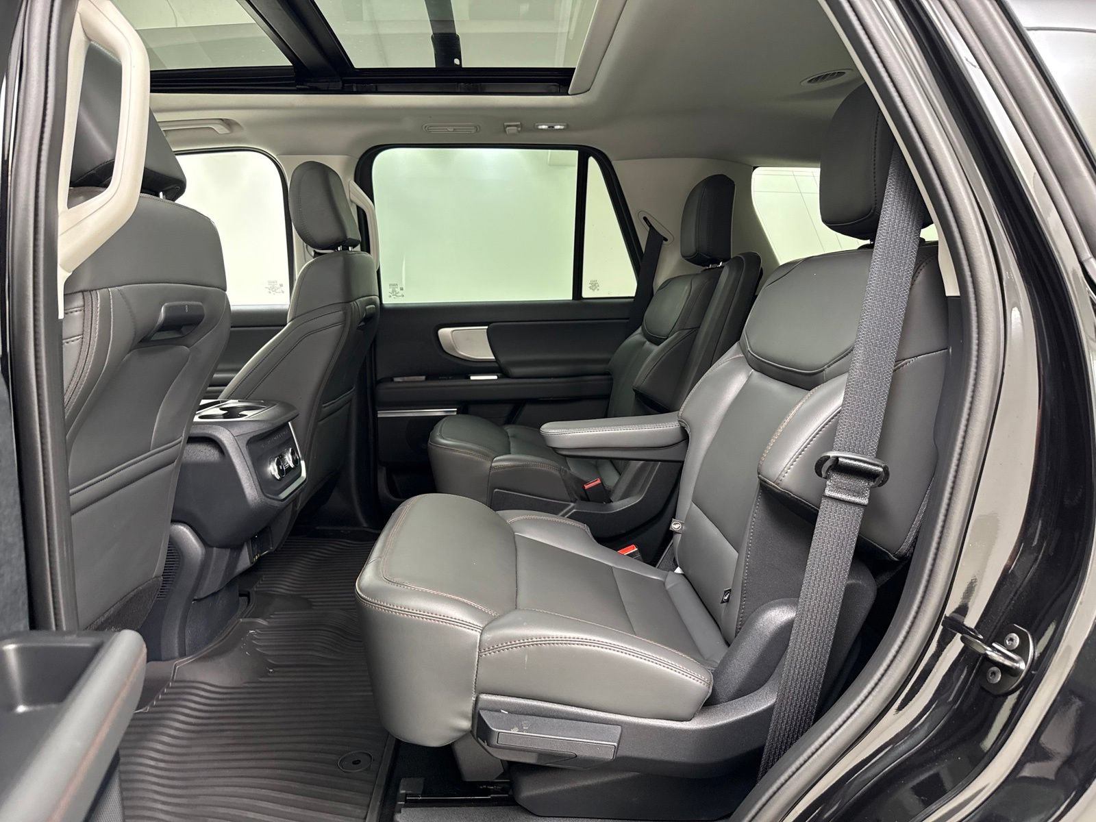 New 2025 Ford Expedition Active RWD image 24