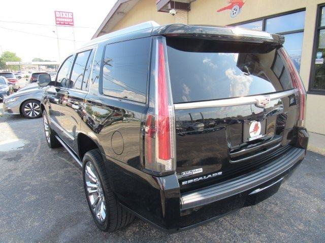 Used 2017 Cadillac Escalade Premium Luxury w/ LPO, Radiant Package AWD/4WD image 11
