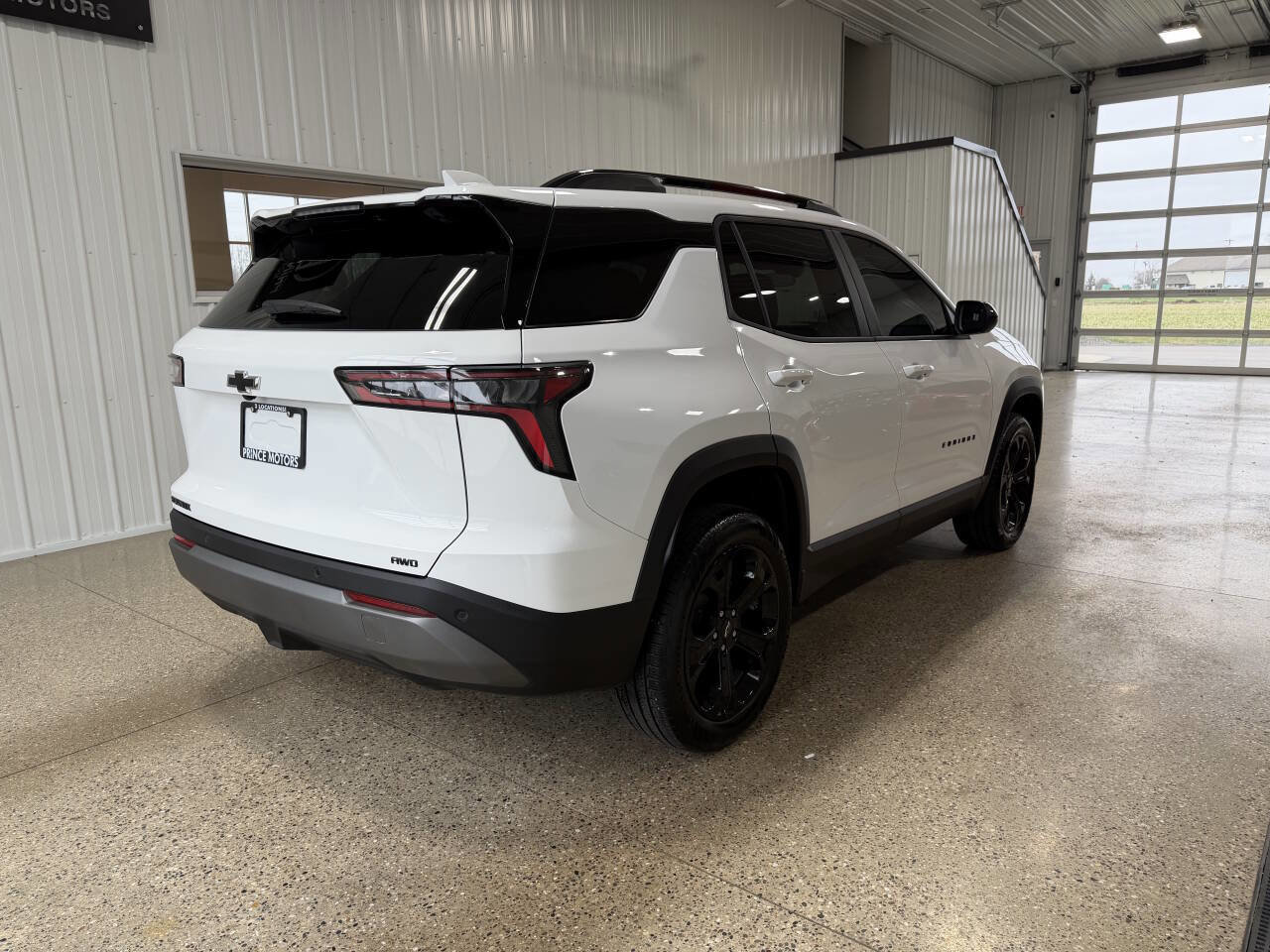 Used 2026 Chevrolet Equinox LT w/ Midnight Edition image 5