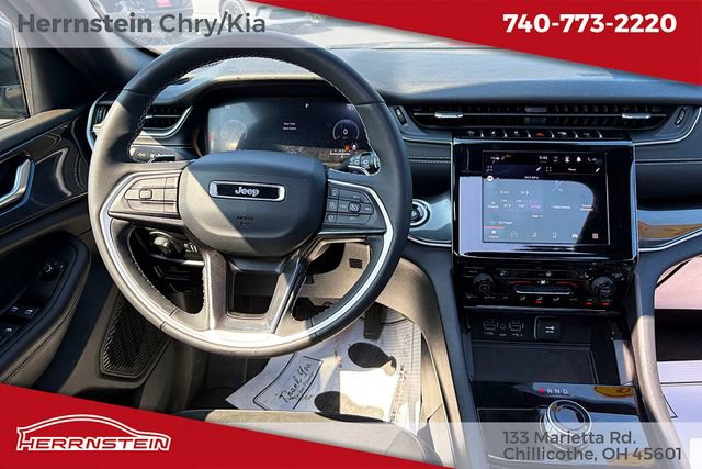 Used 2023 Jeep Grand Cherokee Altitude AWD/4WD image 6