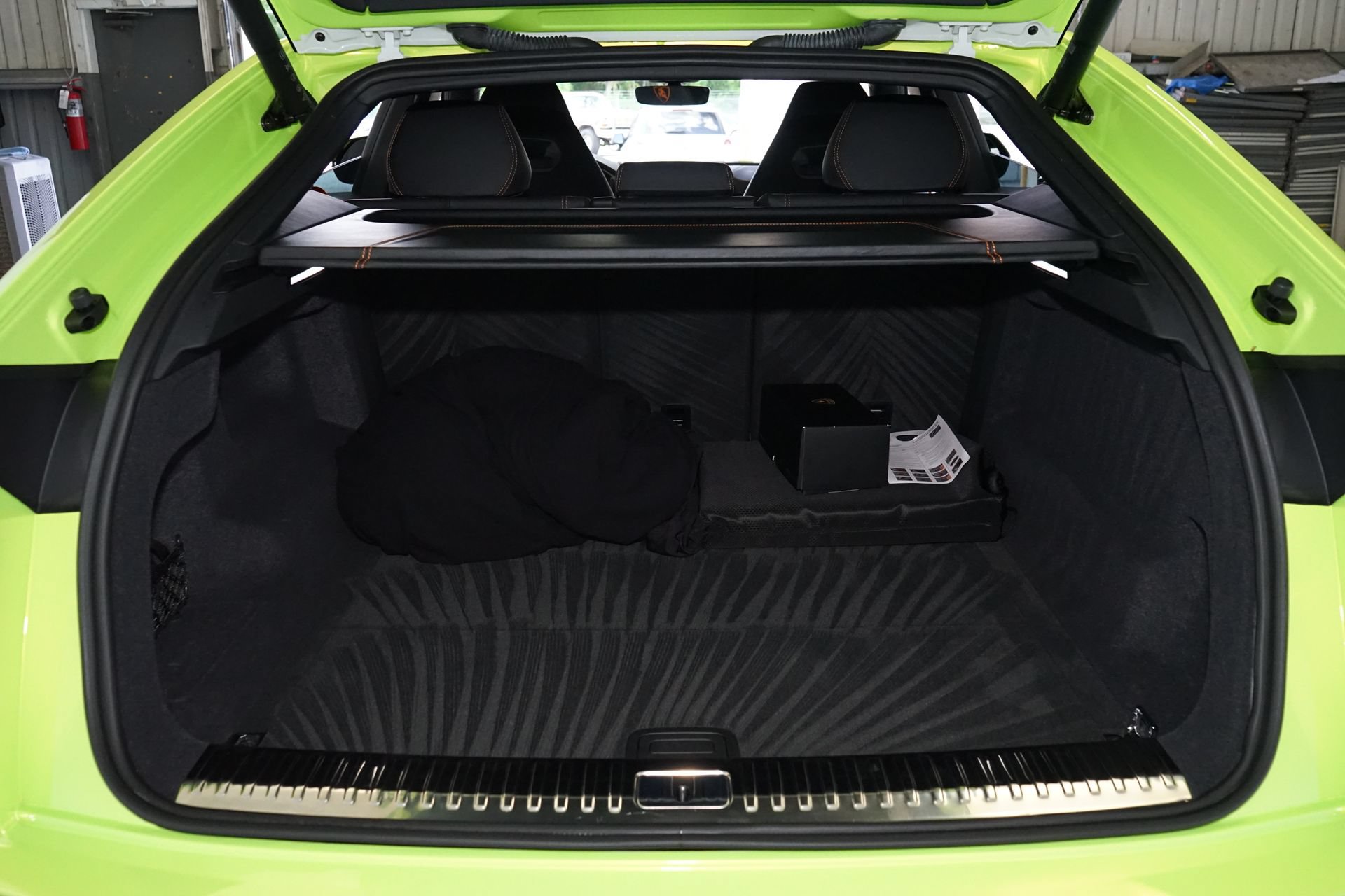 Used 2024 Lamborghini Urus Performante AWD/4WD image 48