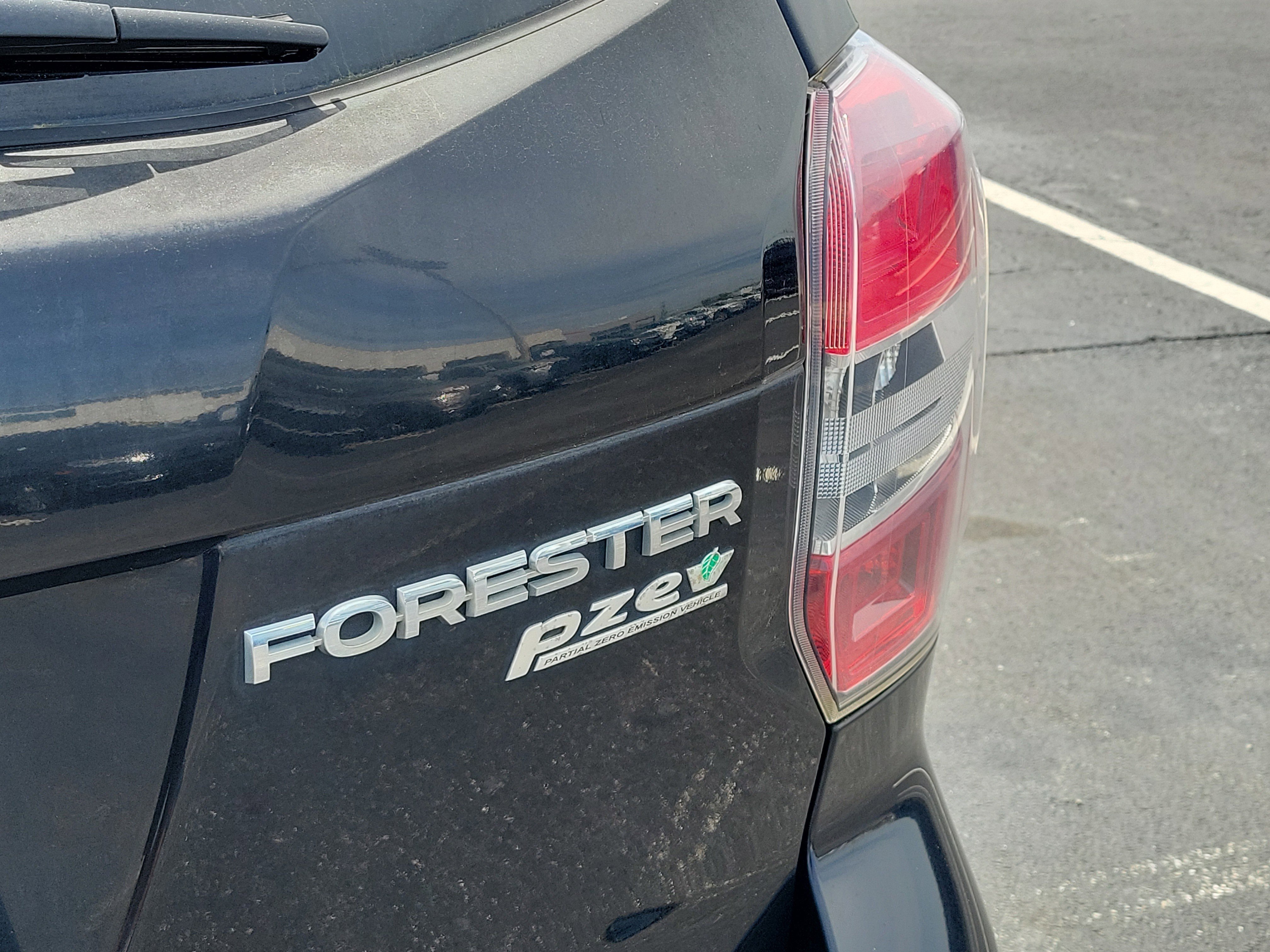 Used 2015 Subaru Forester 2.5i Premium w/ All-Weather Package AWD/4WD image 11