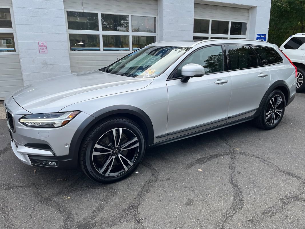 Used 2018 Volvo V90 T5 Cross Country w/ Convenience Package image 4